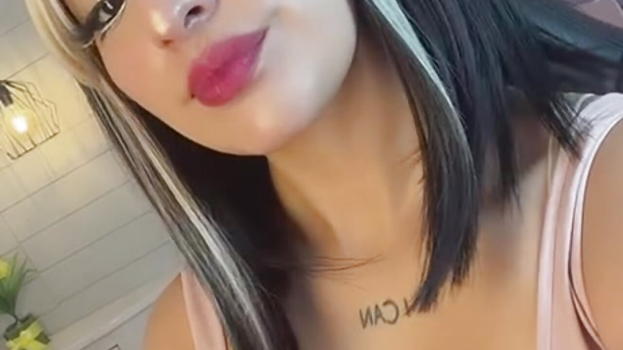 Kisses - Maya_Rivers adlı kamera modelinin videosu