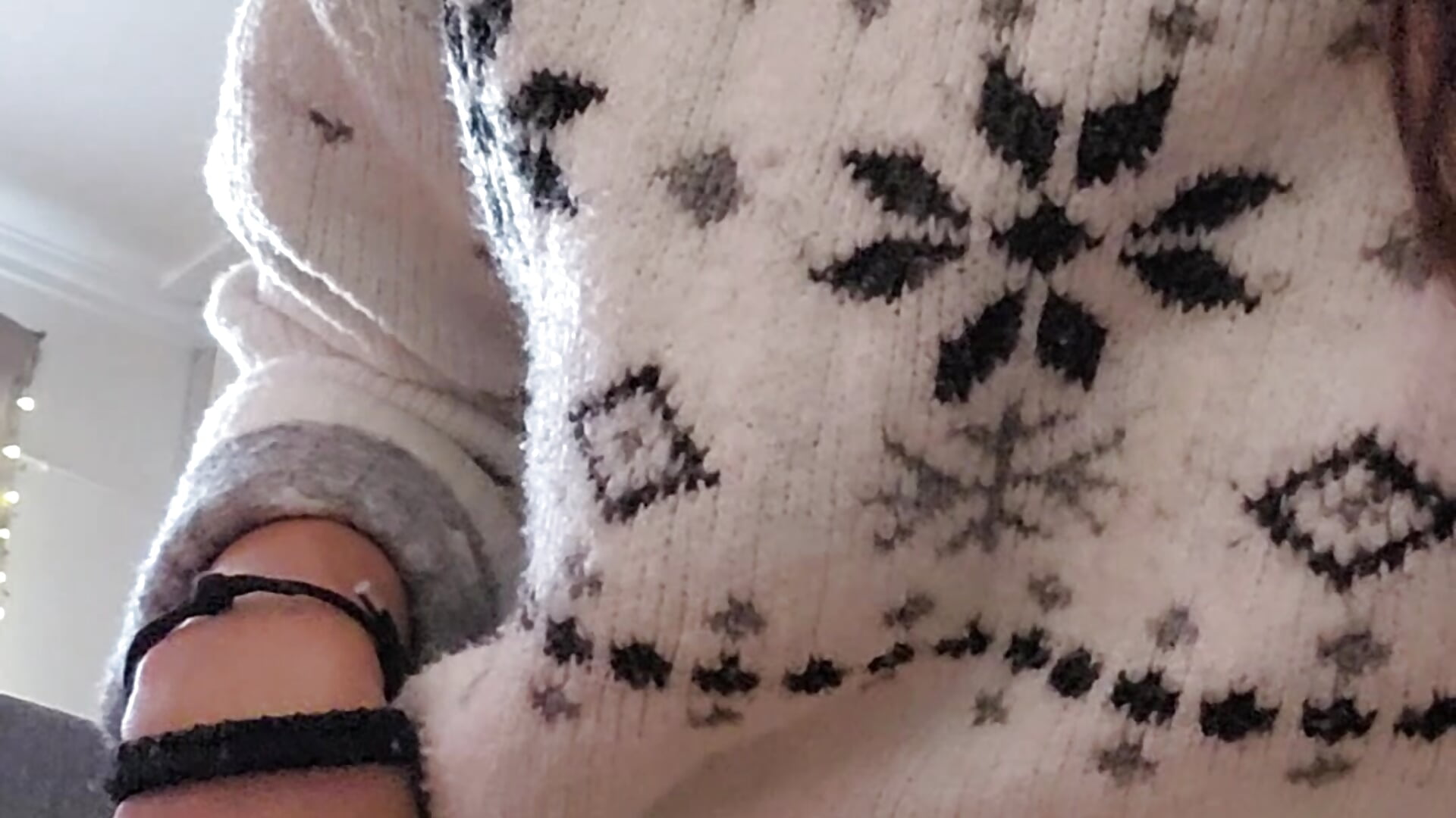 Naughty feeding the fire🪵 - video av LoveAndRopes cam model