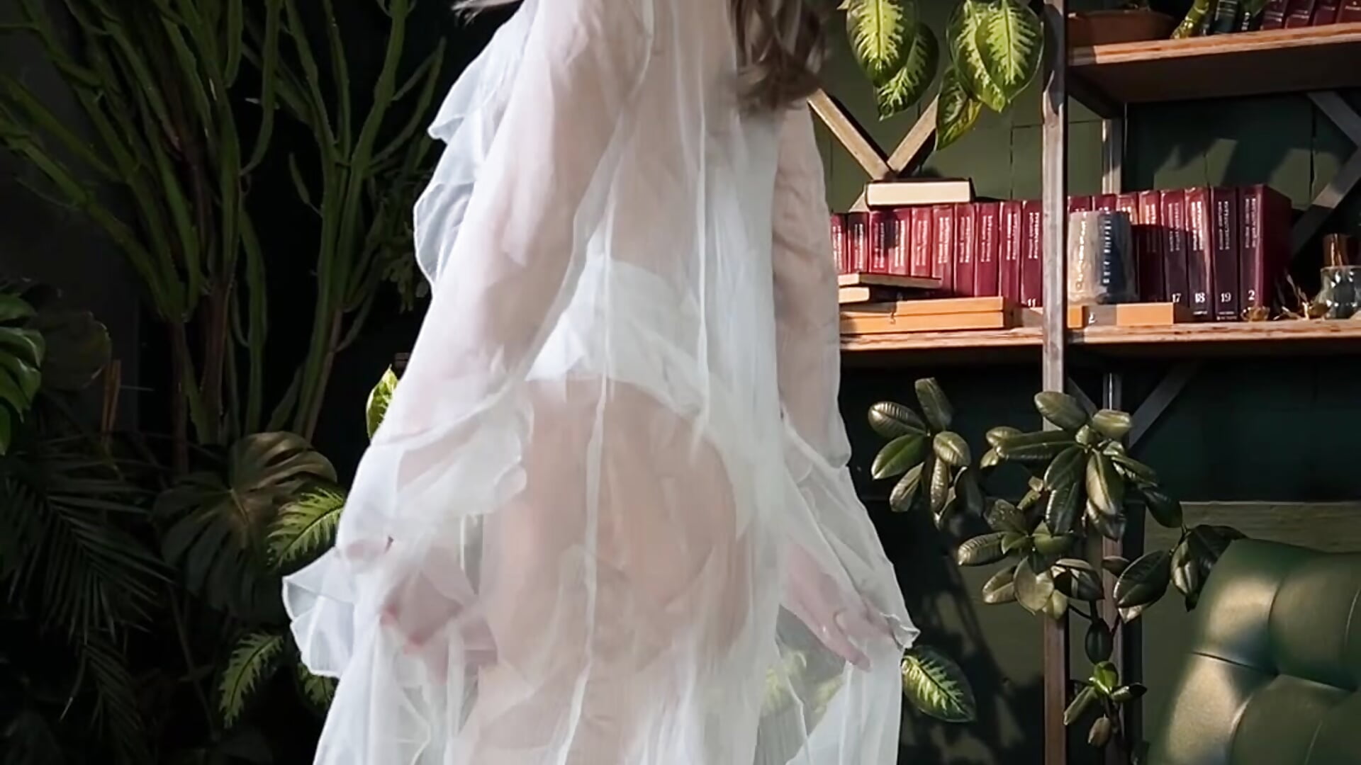 gentle movements and I feel like a fairy - video by SerenaCrystall cam model