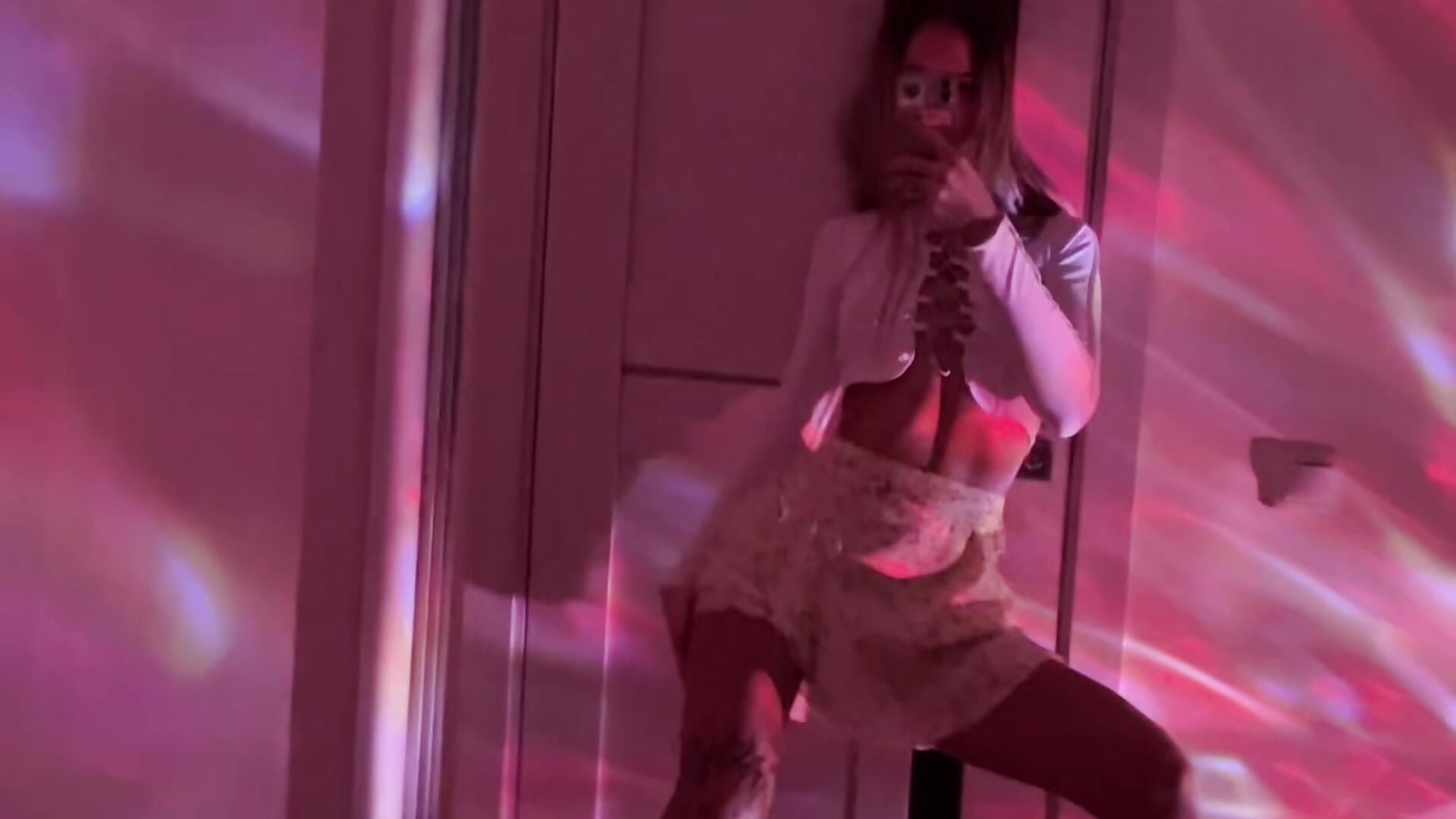 Hot🤤 - video by SerenaCrystall cam model