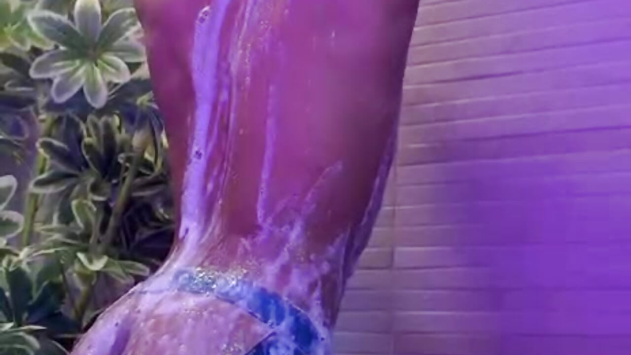 I feel like it's your hands touching my body, like a rich sponge. - vídeo de la modelo de cam Sammy_Millers