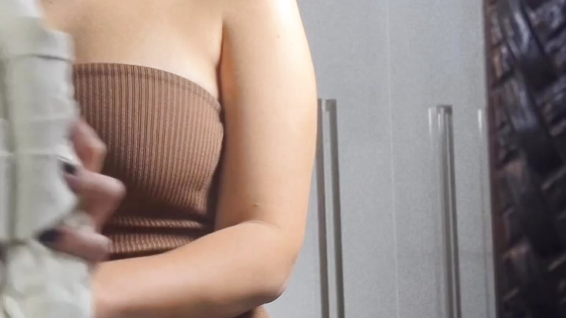 Se limpasse mais um pouco ficaria pelada 🤭 - Vídeo de RavenaX, modelo de vídeos