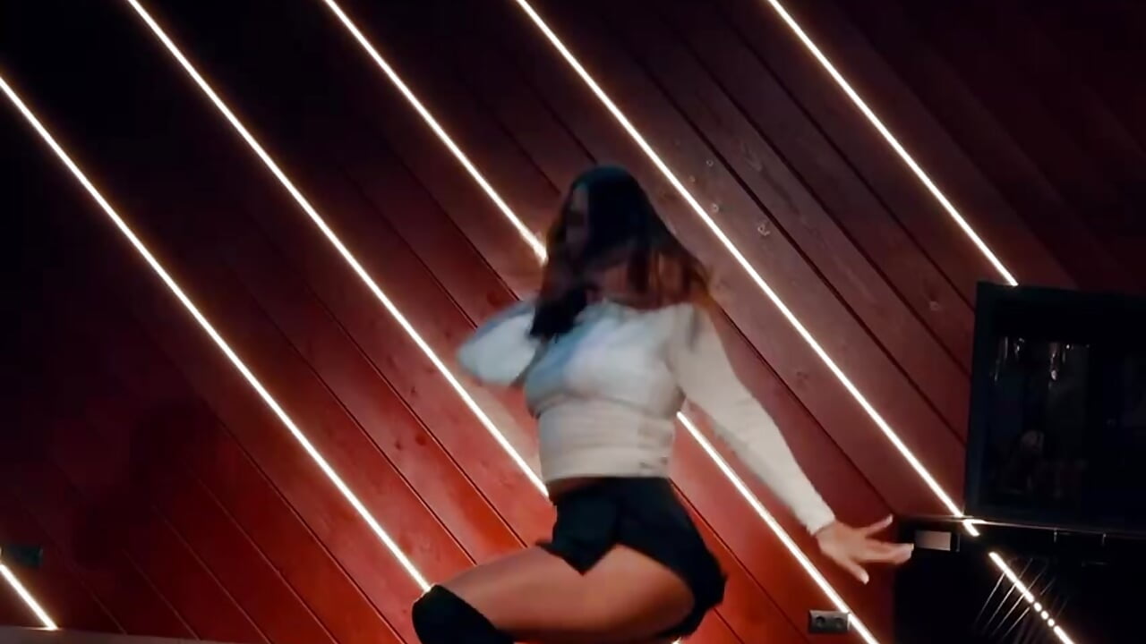 High heels dance - video by RoseRossi cam model