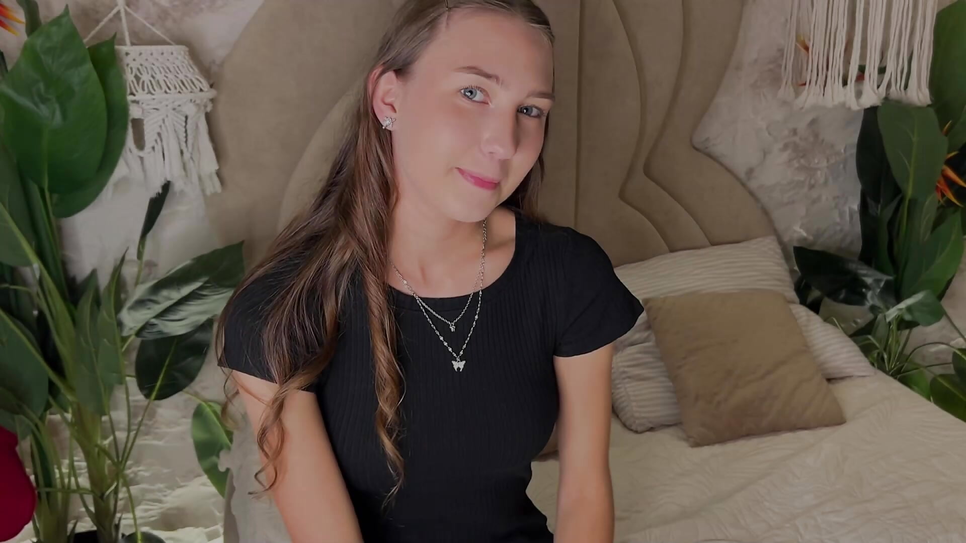 𝙤𝙥𝙚𝙣 𝙪𝙧 𝙝𝙚𝙖𝙧𝙩 𝙩𝙤 𝙢𝙚 - video by OliviaLay cam model