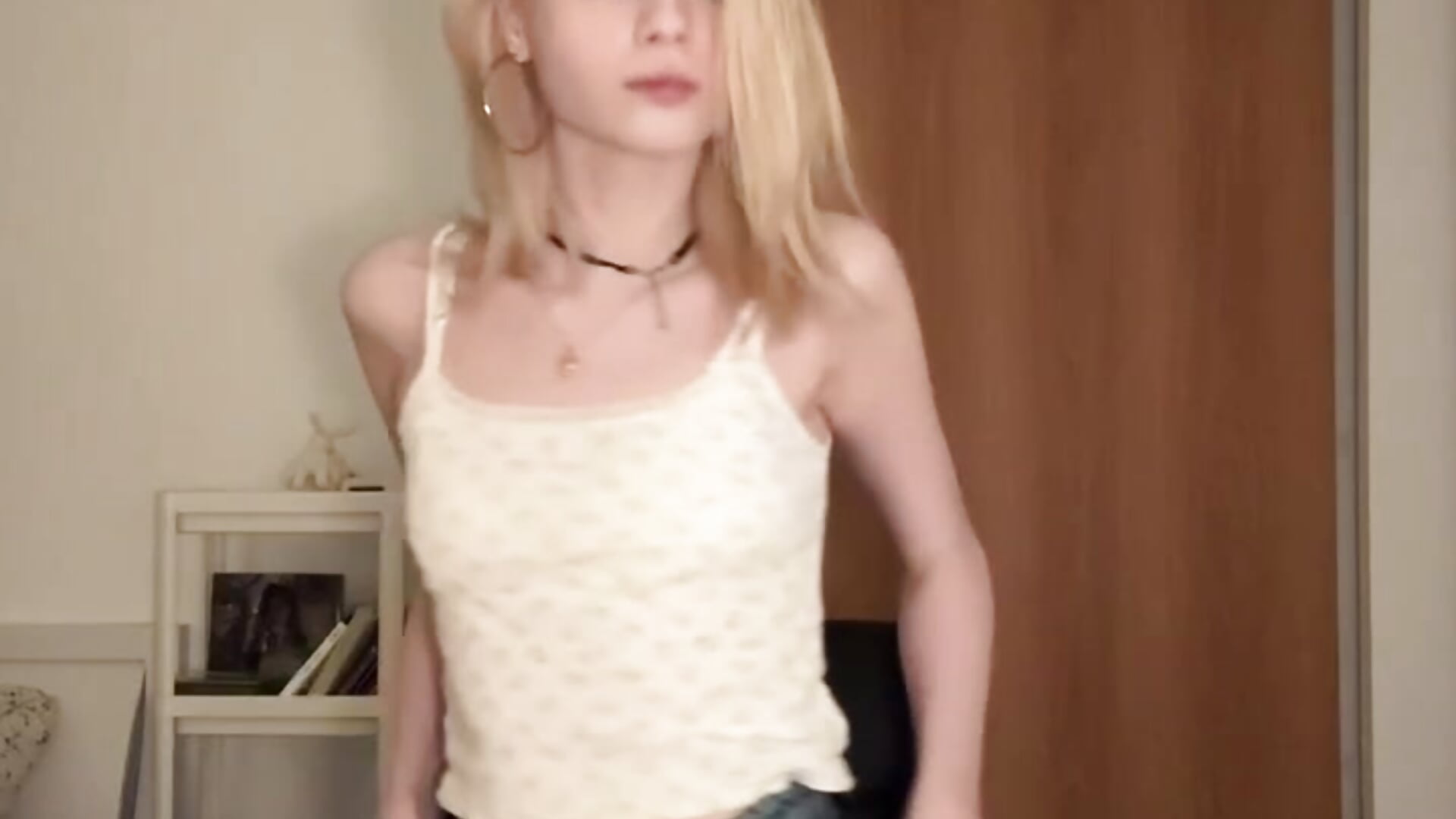 striptease👙 - video by bunnyirisluv cam model