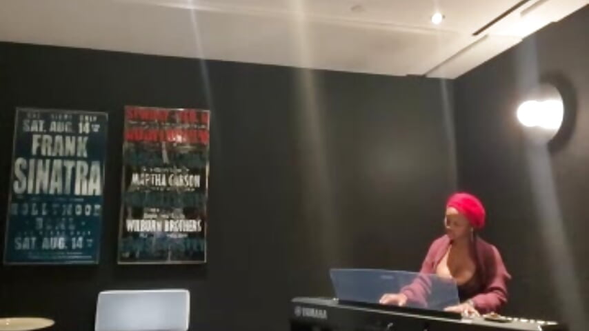 foreplay 🎹 [4 Feb 20:16] DC LIVE SHOW - فيديو من tia___fox موديل الكام