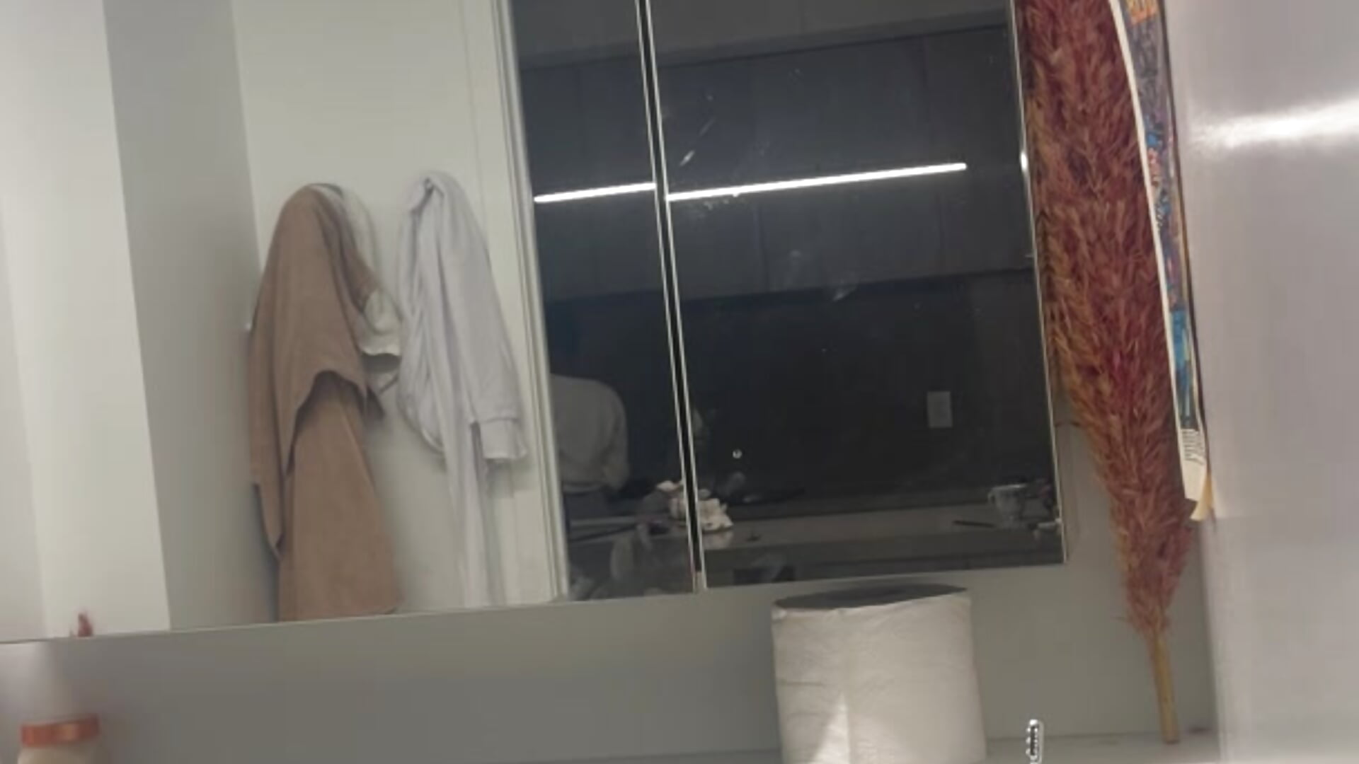 the deep rest // IHAE 22 - video di tia___fox modella di cam