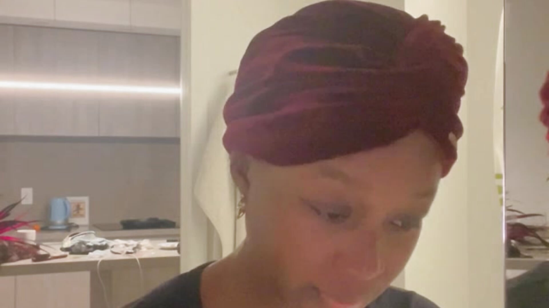 Miss Julien // IHAE 22 - video di tia___fox modella di cam