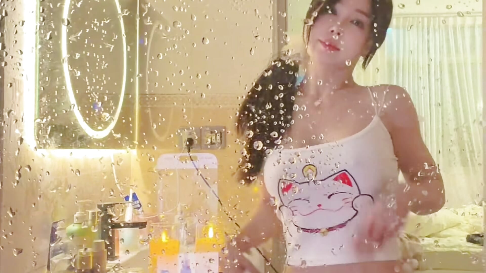 洗香香的诱惑视频，想要完整版的私信付费哦 - video od modelky/modela xiaowan_x
