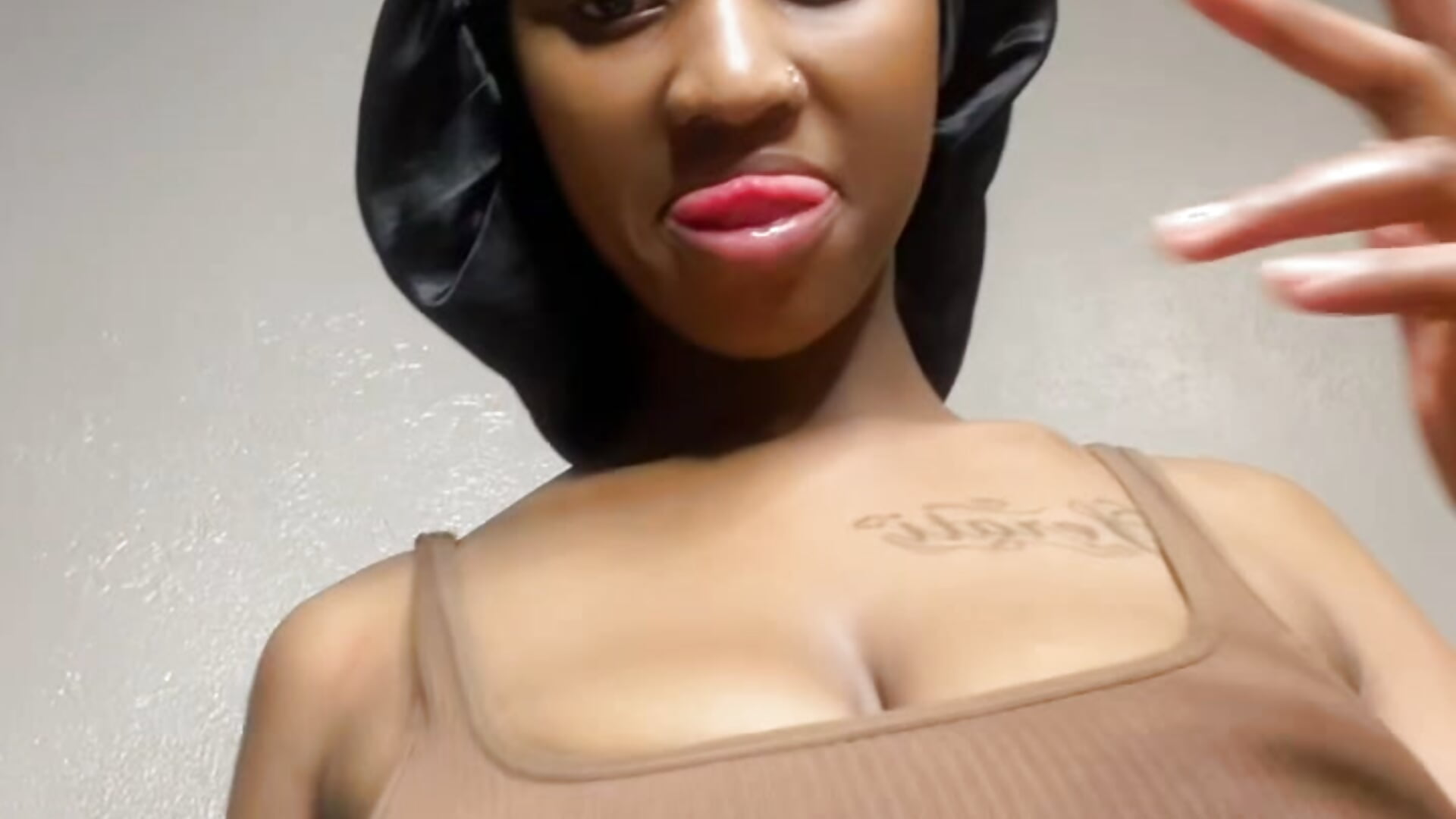 9d03fa65a1b640a1ba971ea39eb82447 - video by Sirah1 cam model