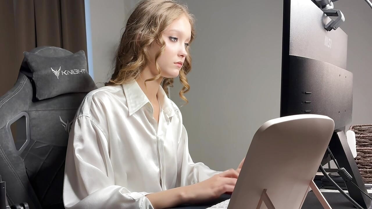 heya - відео від вебкаммоделі SerrenaAa