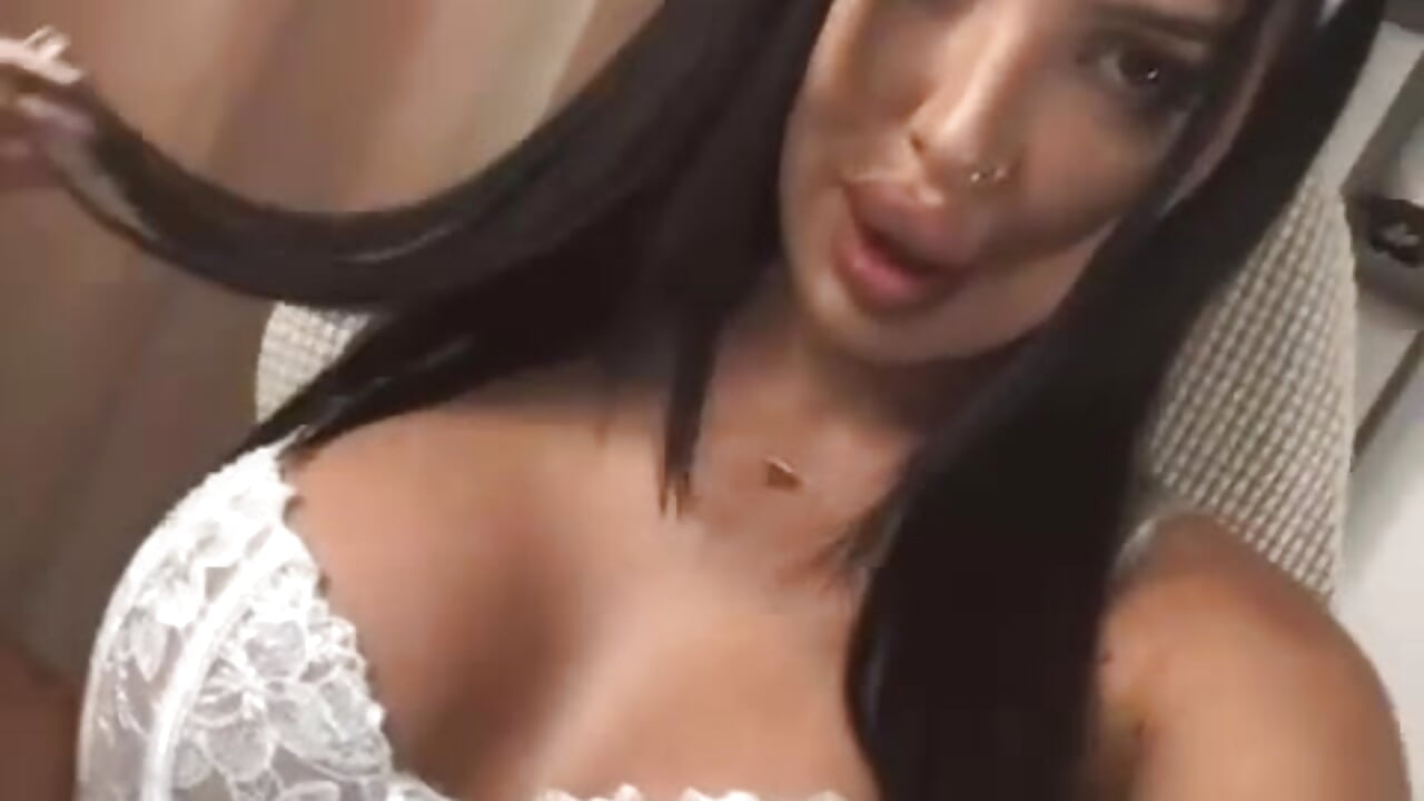 Sexy mee - video by Raven_Ink cam model