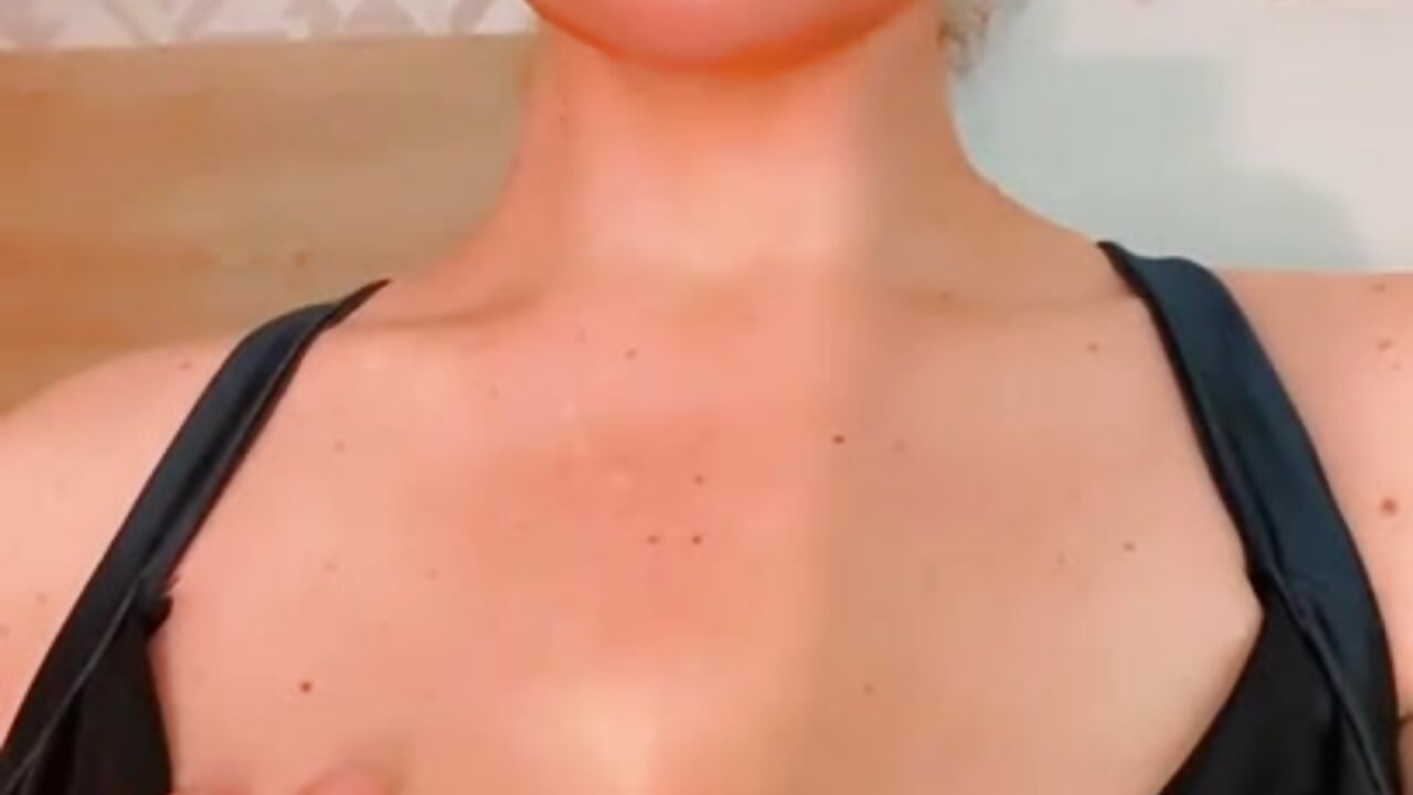 meet me - video by LucianaWainN cam model