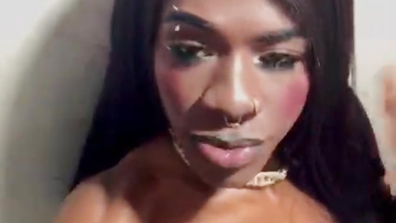 A SHOWER BEFORE START💜 - vidéo du modèle de showcams EbonyHansNight