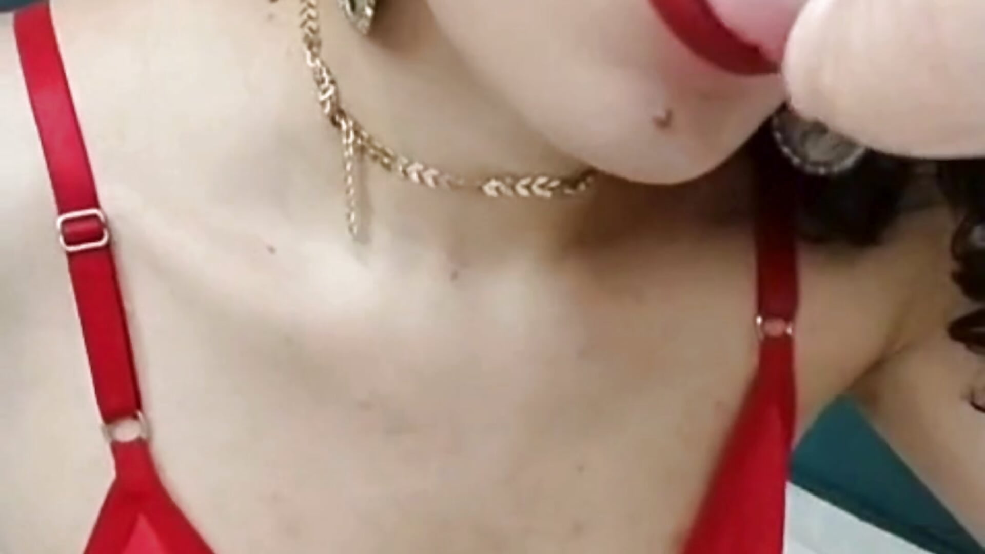 I let my lips do what they know best ... 🍆provoke, tempt and go crazy your thoughts.🔥 - video by IvonnyCooper cam model