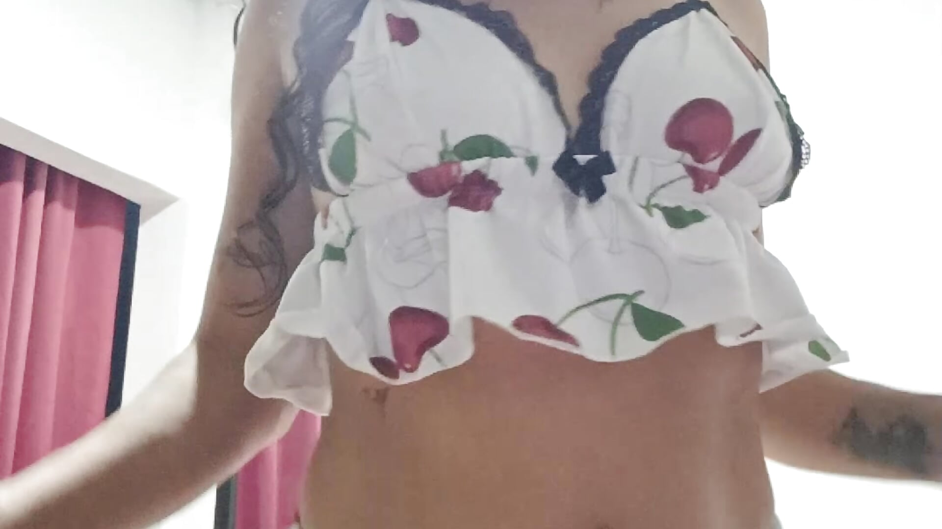 1000161636 - video oleh model kamera Lucyfoox