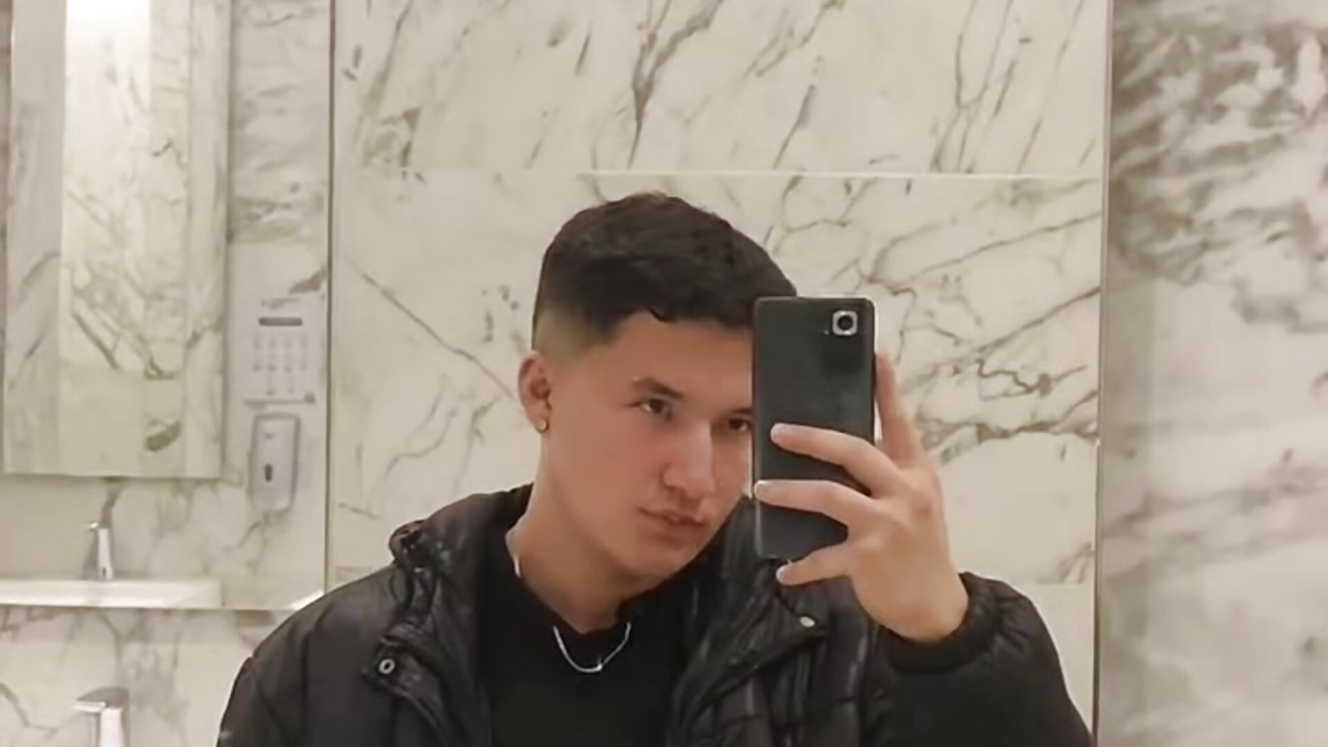 ETHAN  ✓ - video by EthanConnor_ cam model