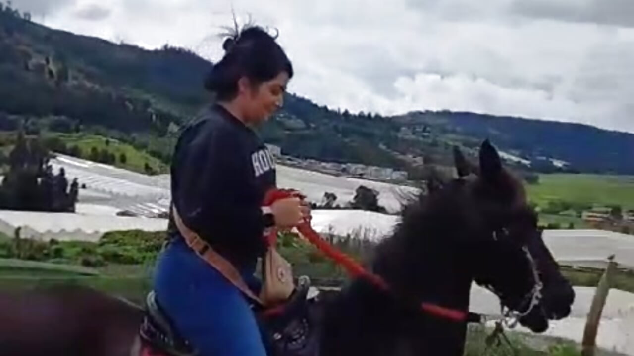 I really like riding - video di alejitasweet modella di cam