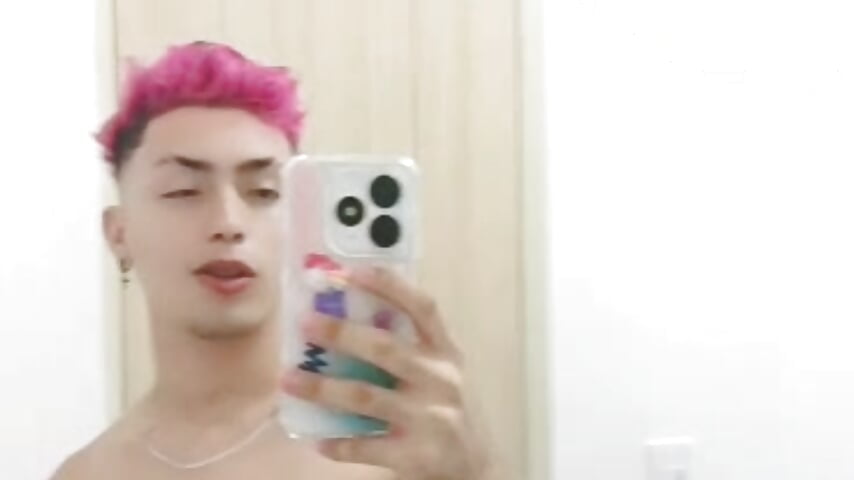 Antho Change of look - vidéo du modèle de showcams VERY_HOT_GUYS