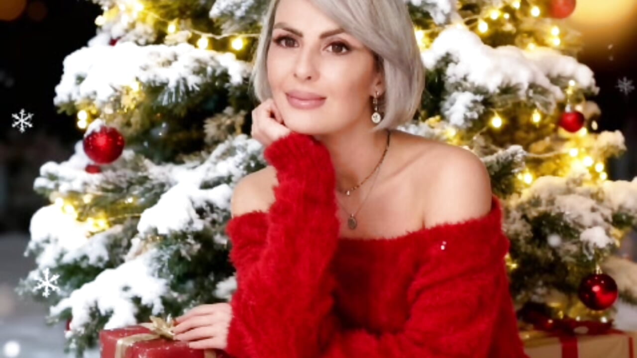 Make your christmas wish come true :) - video của người mẫu cam KirraWhite