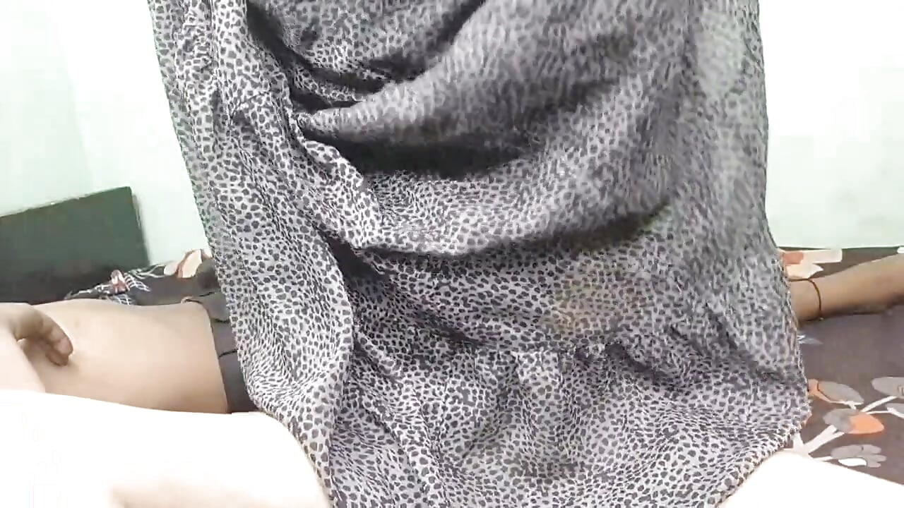 Husband wife romentic fucking show - video oleh model kamera Indian_couple_21_24