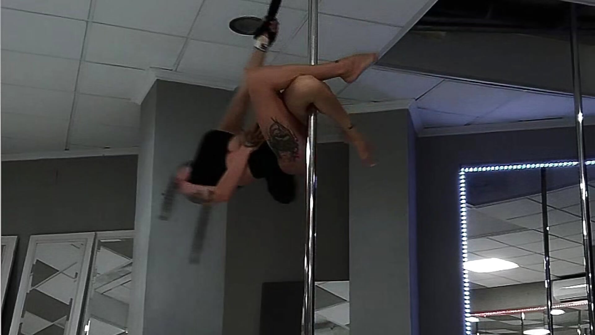 Mon amour🤍 - video by Martyca_Beee cam model