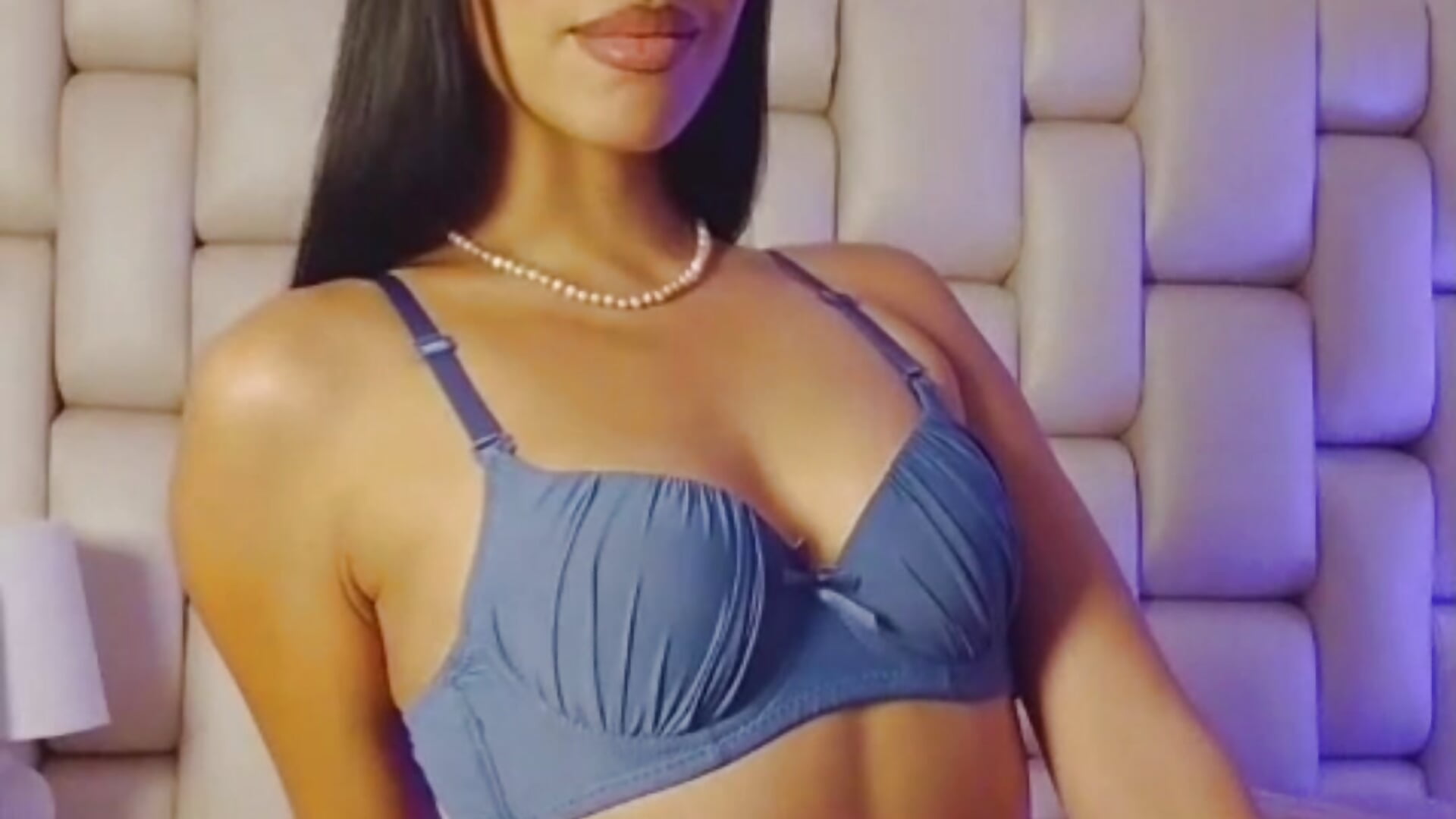 😈 - video by Peyton_louise cam model