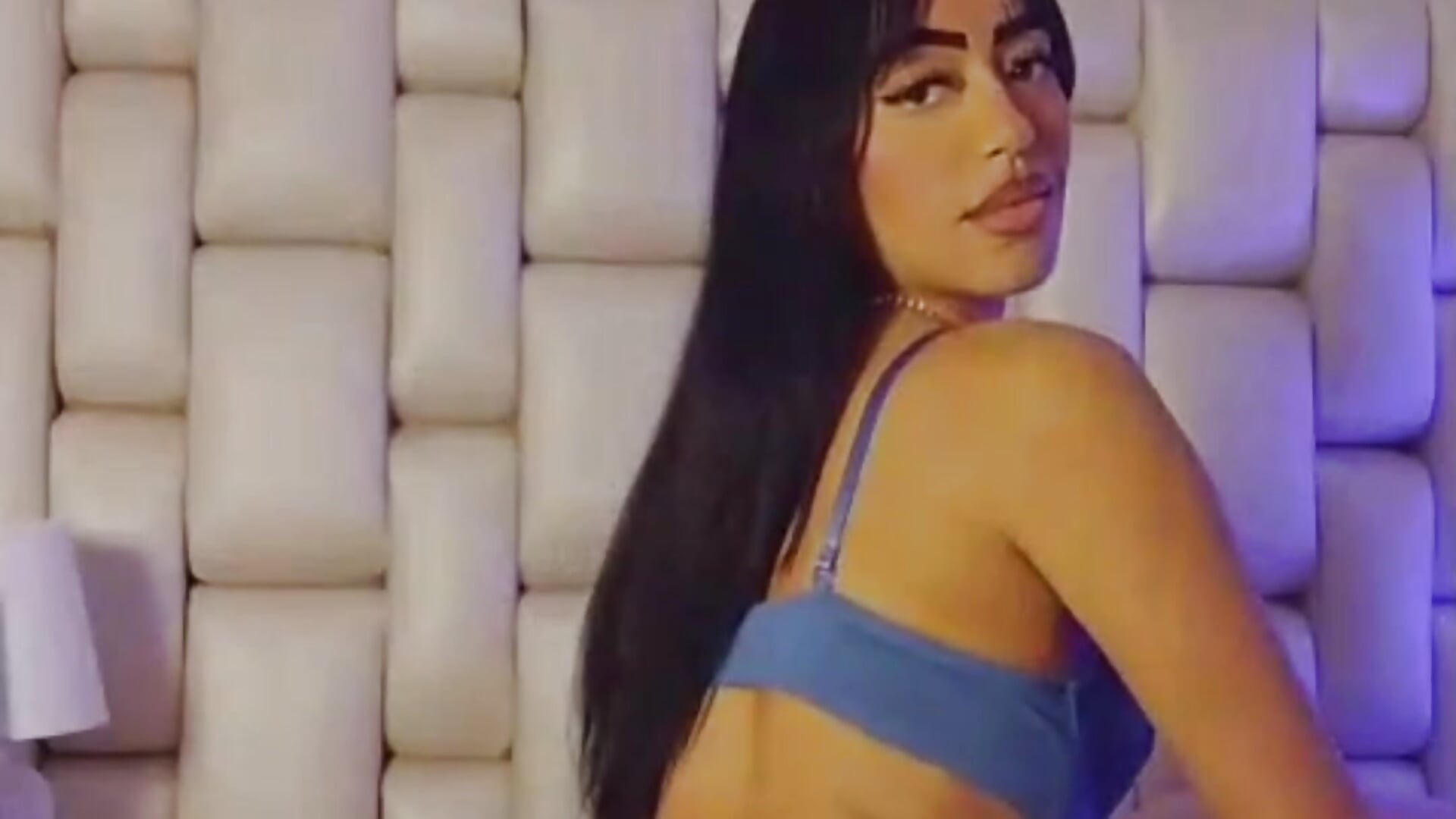 😍 - video by Peyton_louise cam model