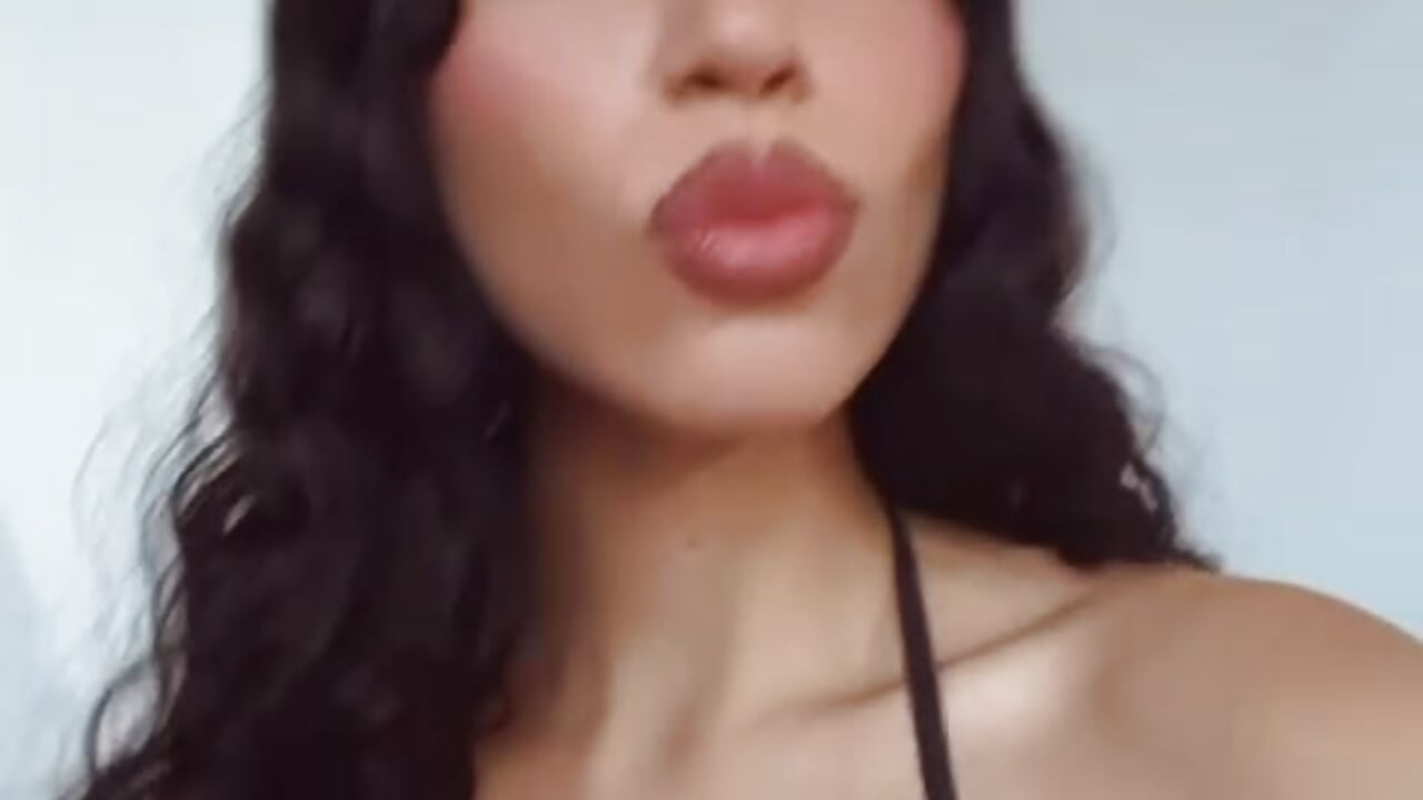 Being pretty - video by Peyton_louise cam model