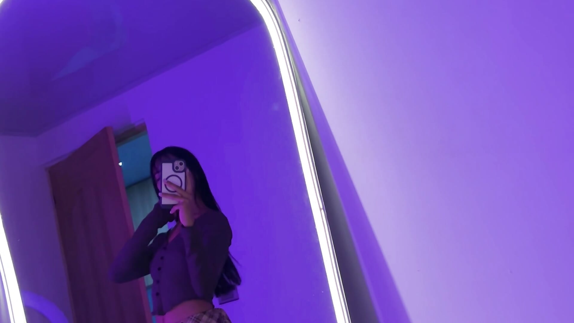 Tiny - video của người mẫu cam Tiny-and-jack