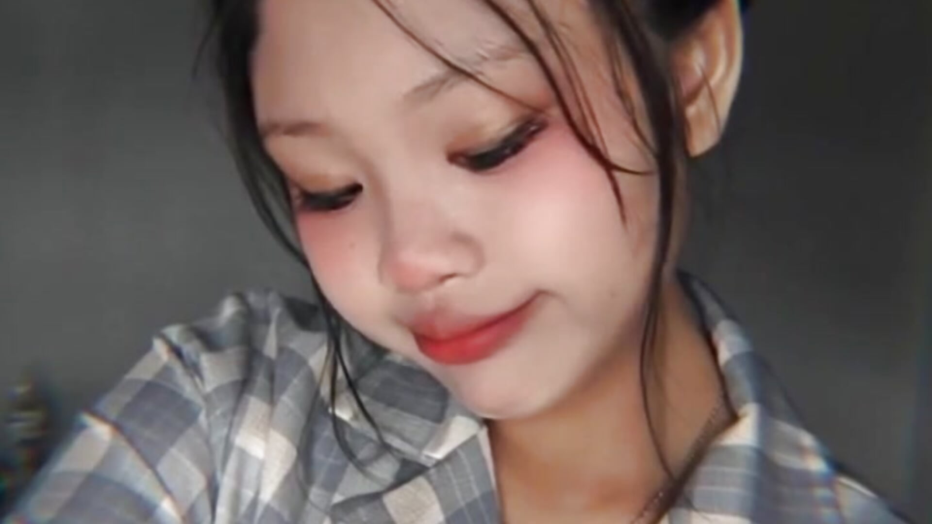 新来的5号妹妹18太可爱了The fifth girl is 18 years old and so cute.