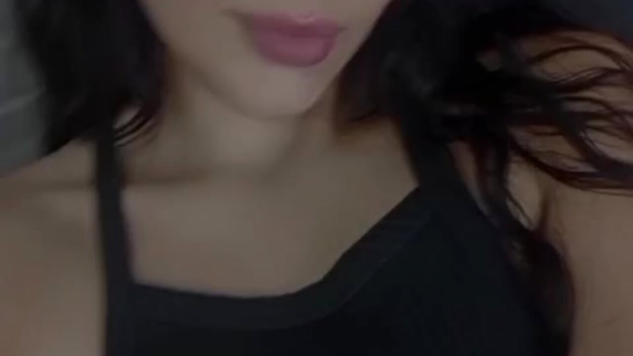 I want to feel your 🍆 hitting my walls until I’m dripping all over my bed 🥵 - video by JuliethaFox cam model