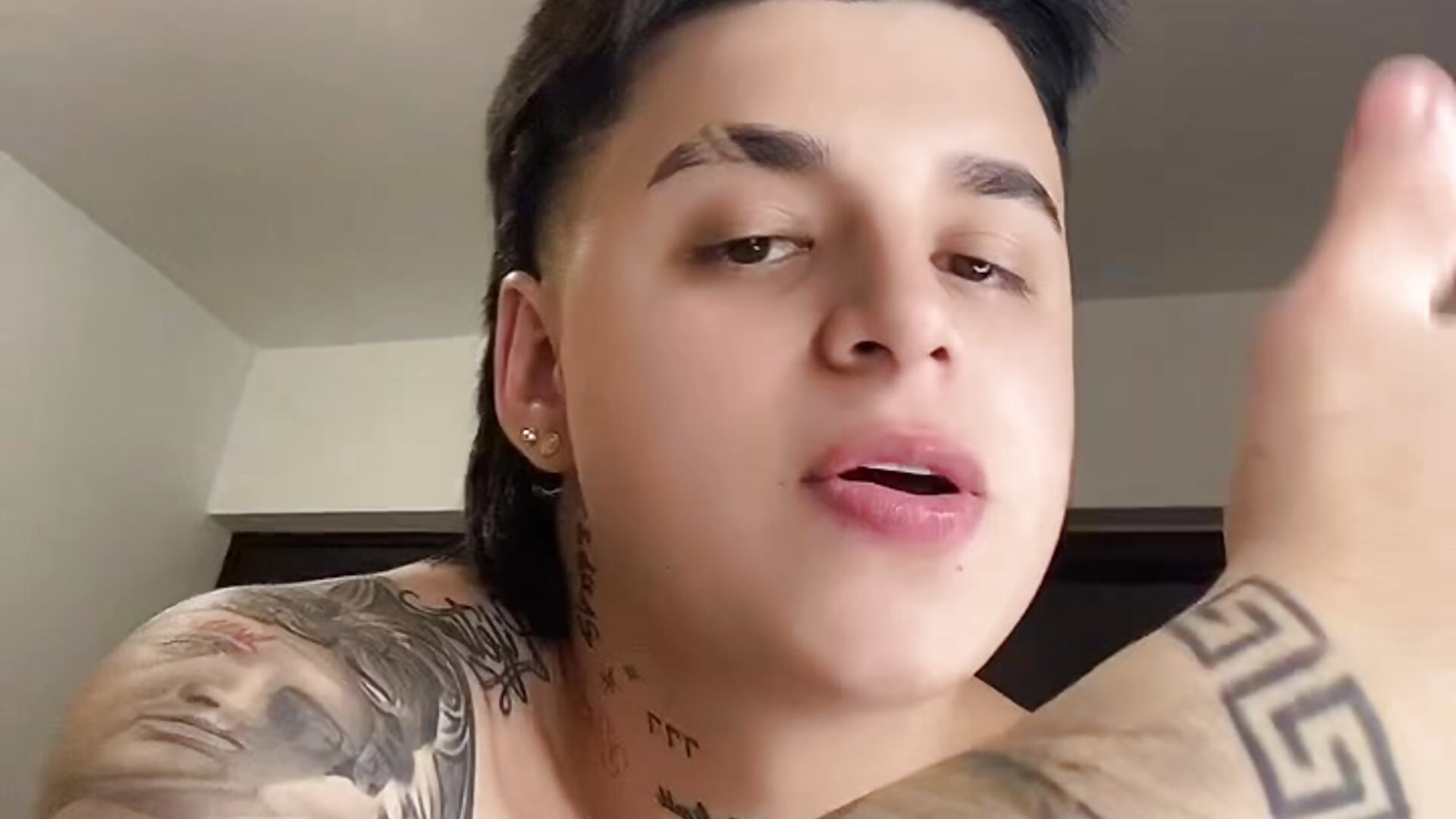 ddf4f1c1770445a8813295ee26f9b13c - video by jeff2995_ cam model