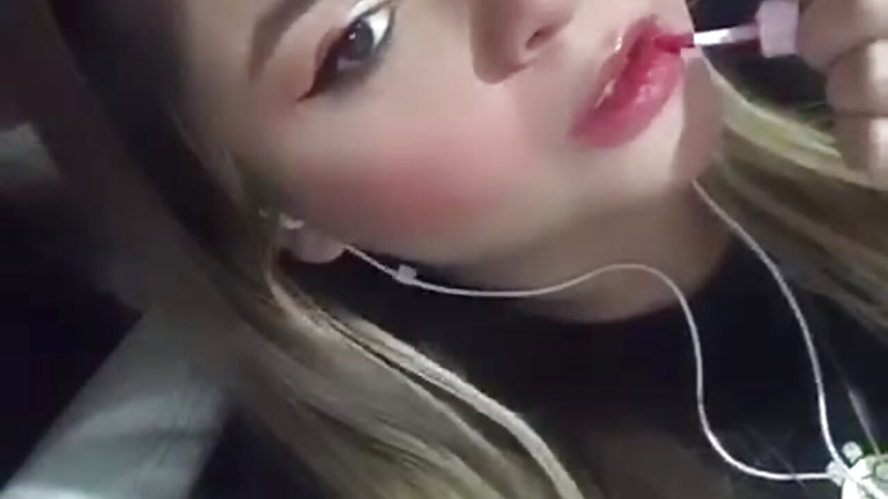 Lip gloss - video by yourbbwfavorite cam model