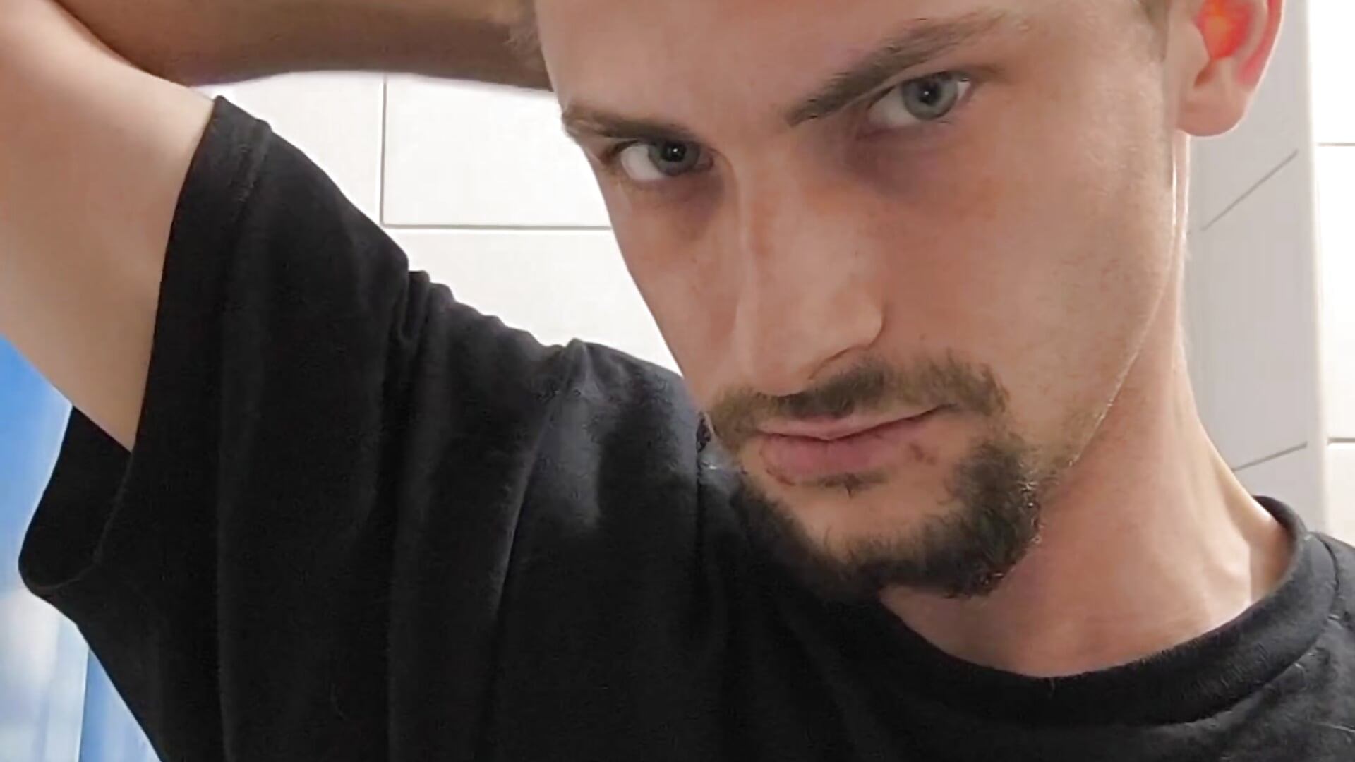 If you want to know how I style my hair and how I smell - video by Simon_Reed cam model