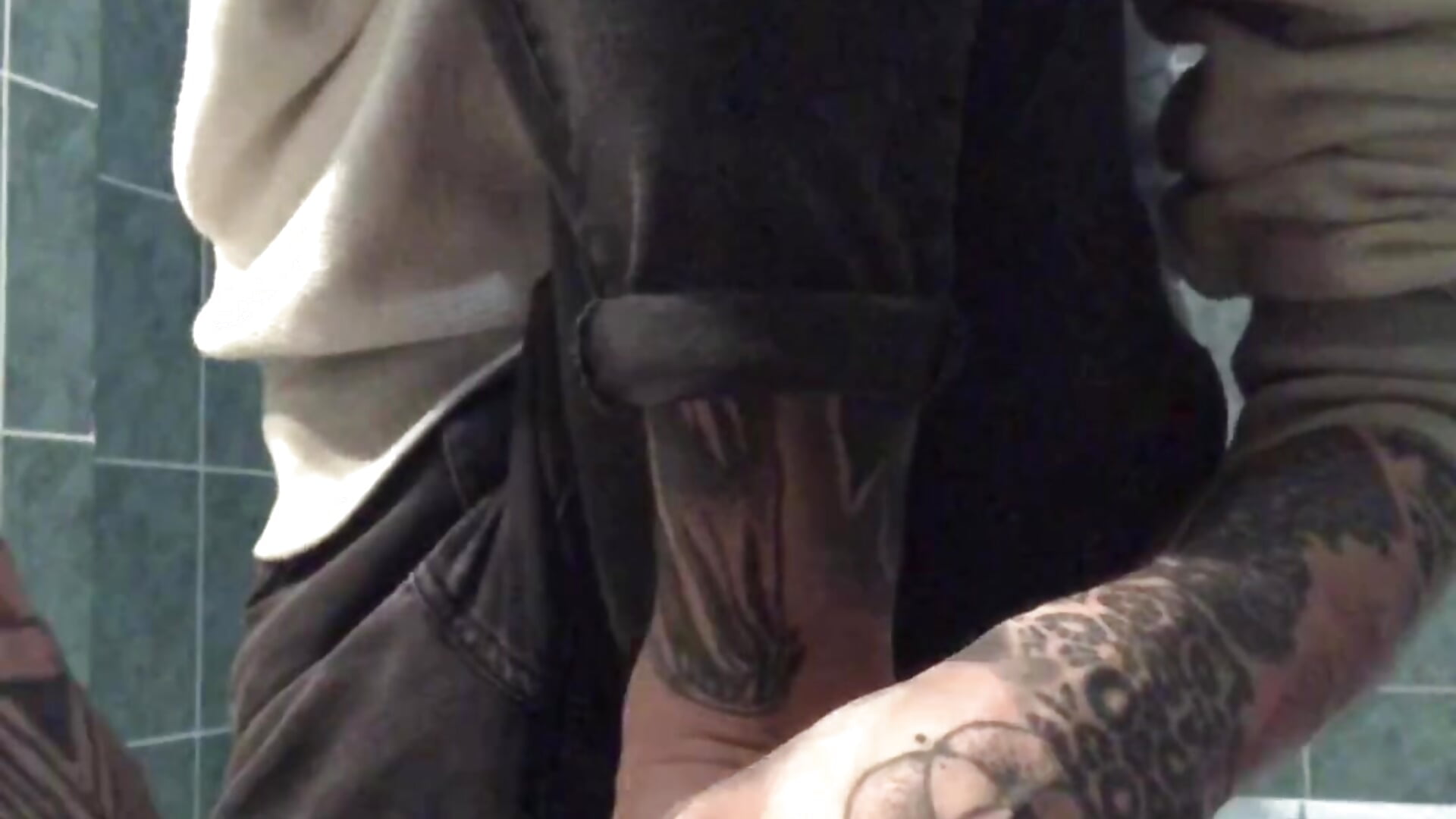 I cut my toenails - video by Simon_Reed cam model