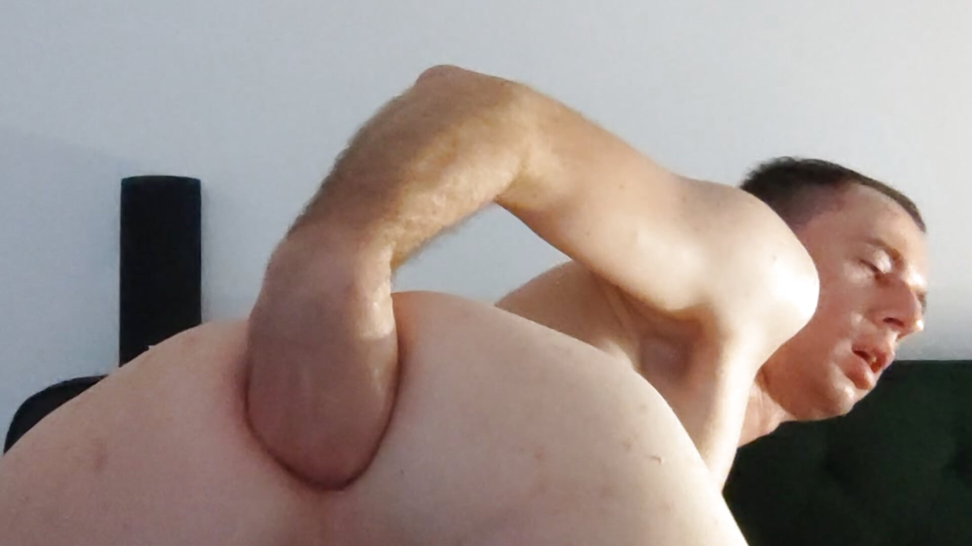 selffist - відео від вебкаммоделі verykinkymaniac