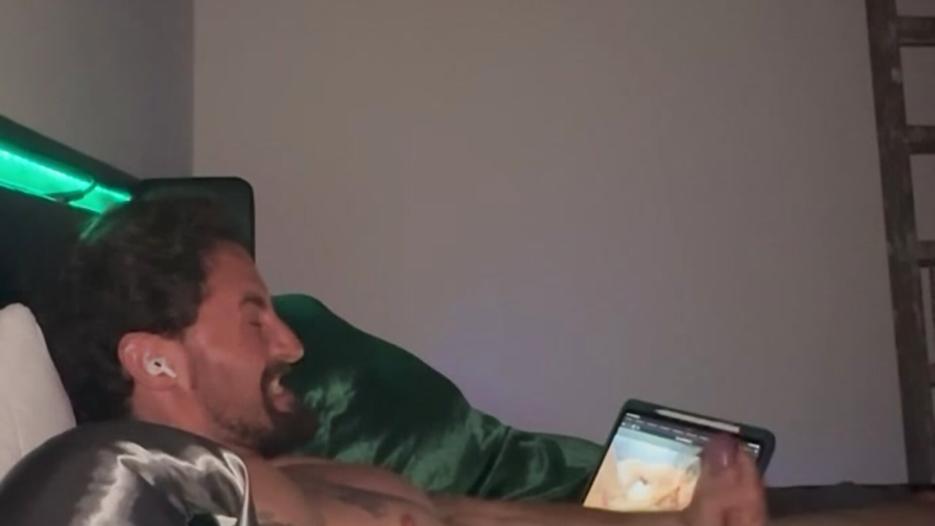 jerking off til I cum - video by carlosnoveno cam model