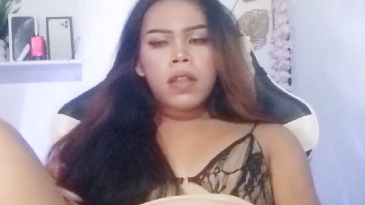ella cum