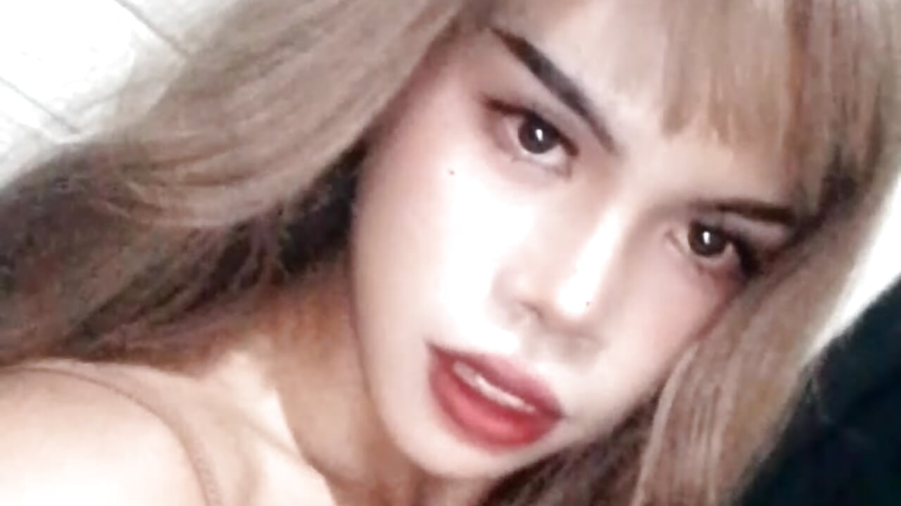 att,qqntXg4lo_GMKKlRDDSbDbG0NekuGHpJuO2jrTQ_Xrk - video by Ella_cummer69 cam model