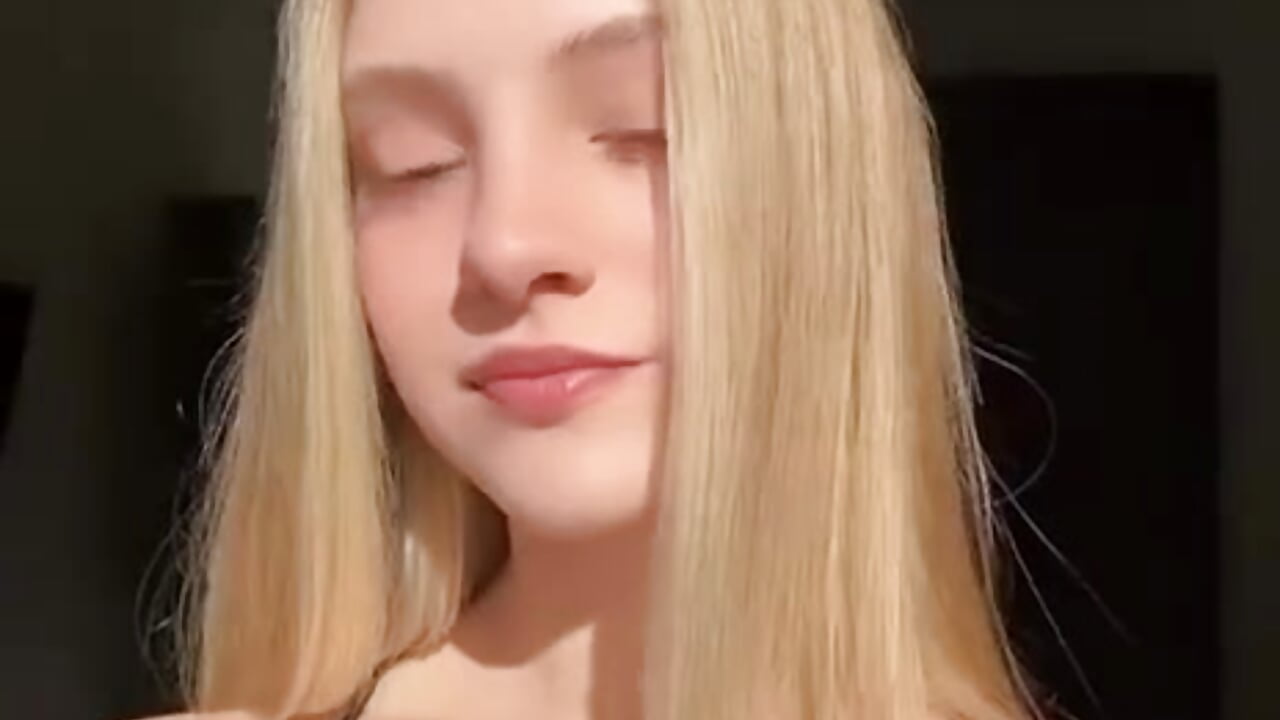💕 - video by midnightMaya cam model