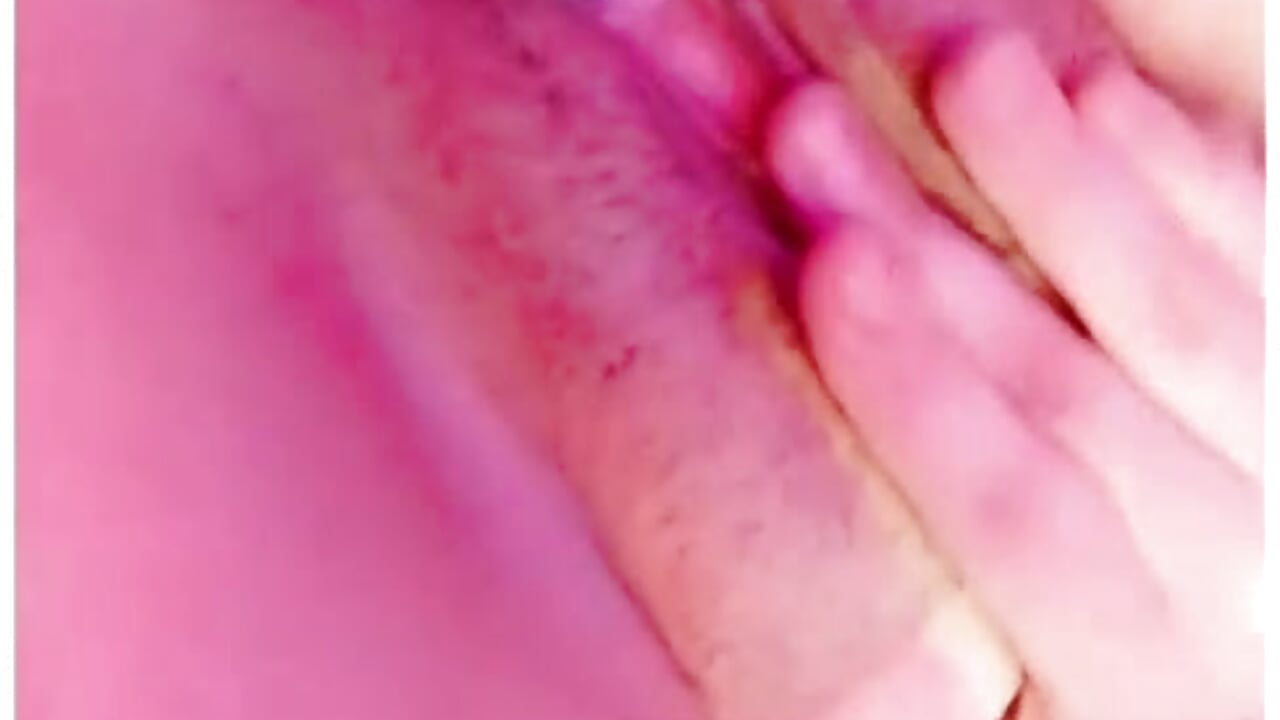 Squirt  نيك كسي بالديلدو ونزلت كتير ماي مع ضهور شفايفي احح - video by hot_inass1 cam model