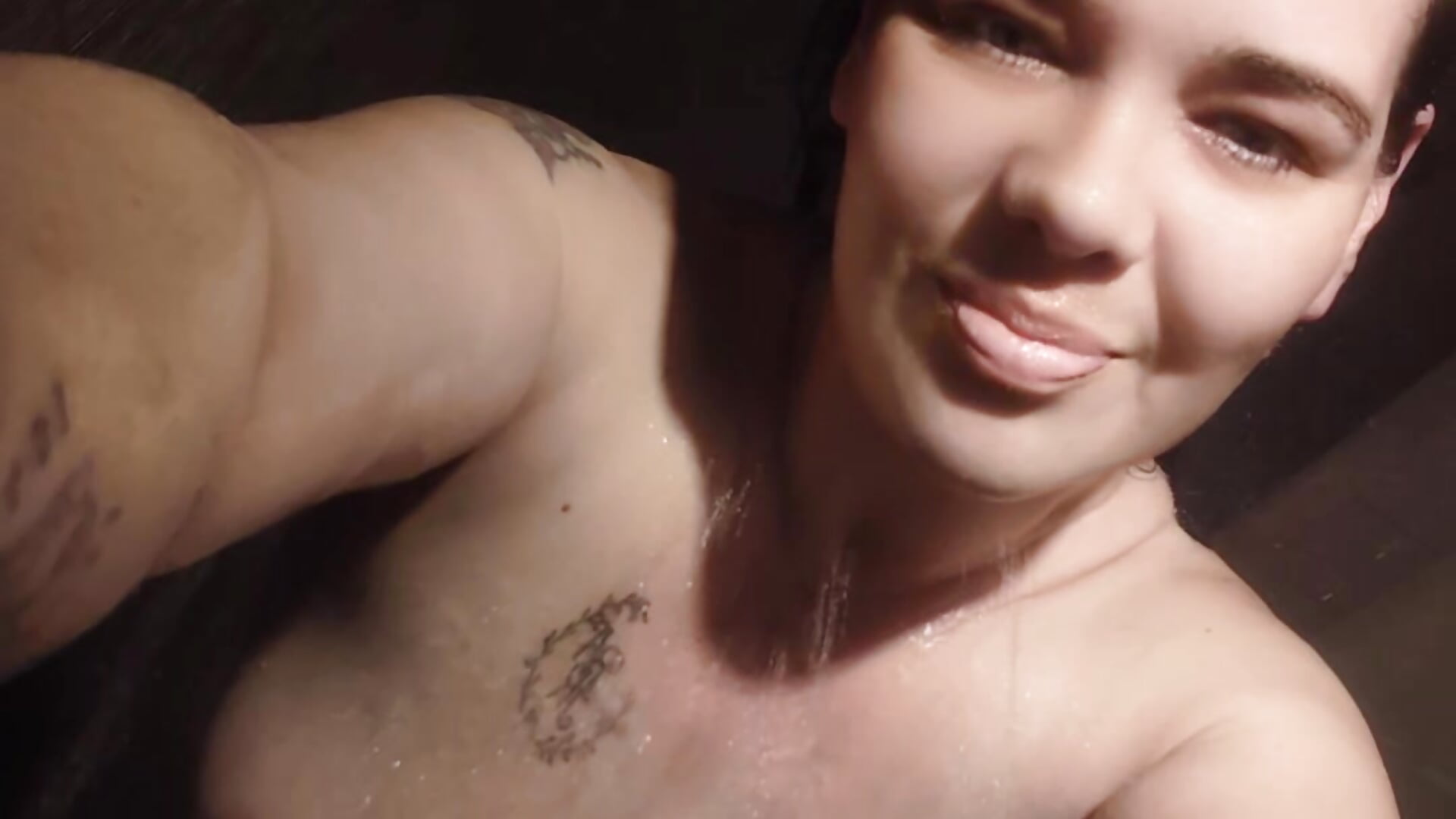 1000028020 – video modela na kameri Phoebe-Louise