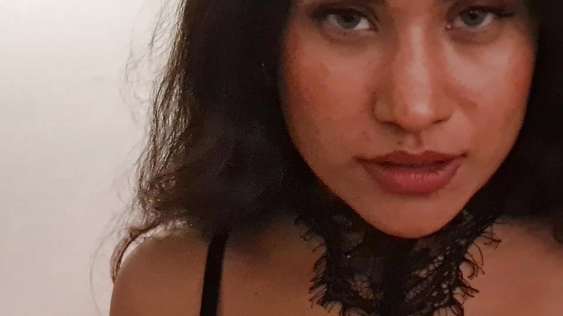 A sample of me - video di Emilysweet2 modella di cam