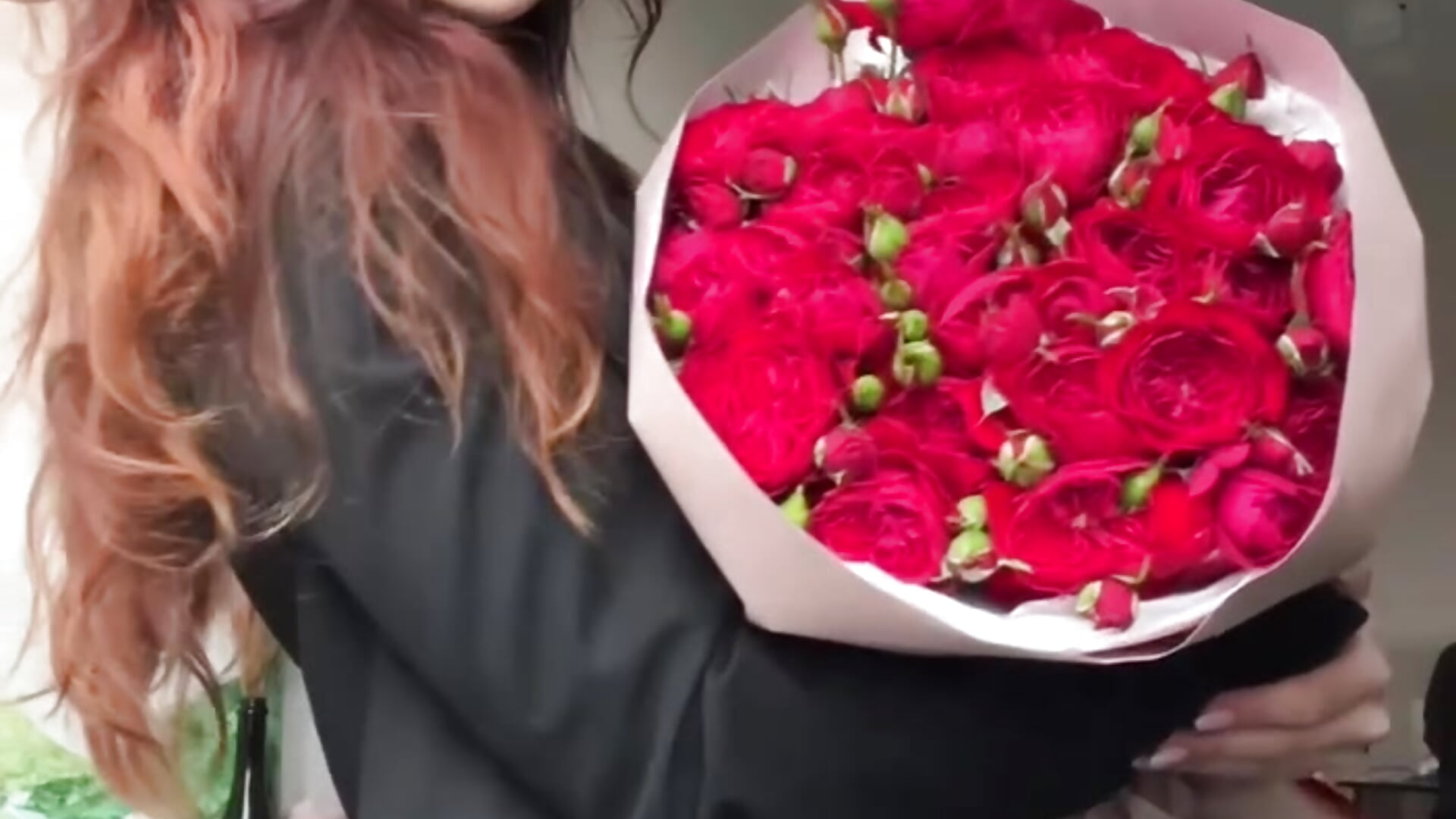 roses from u guys - video by Nayra_flash cam model
