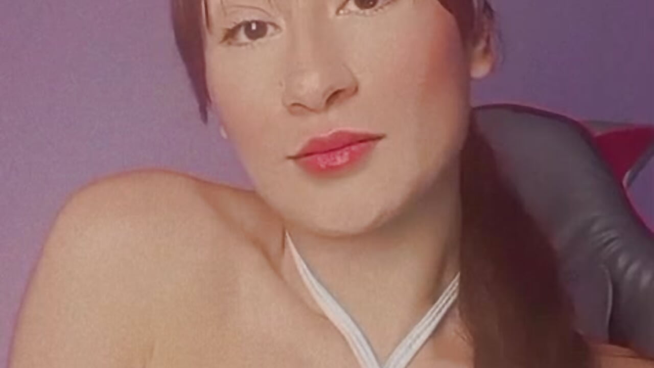 candy or kiss - video by clover_tter_ cam model