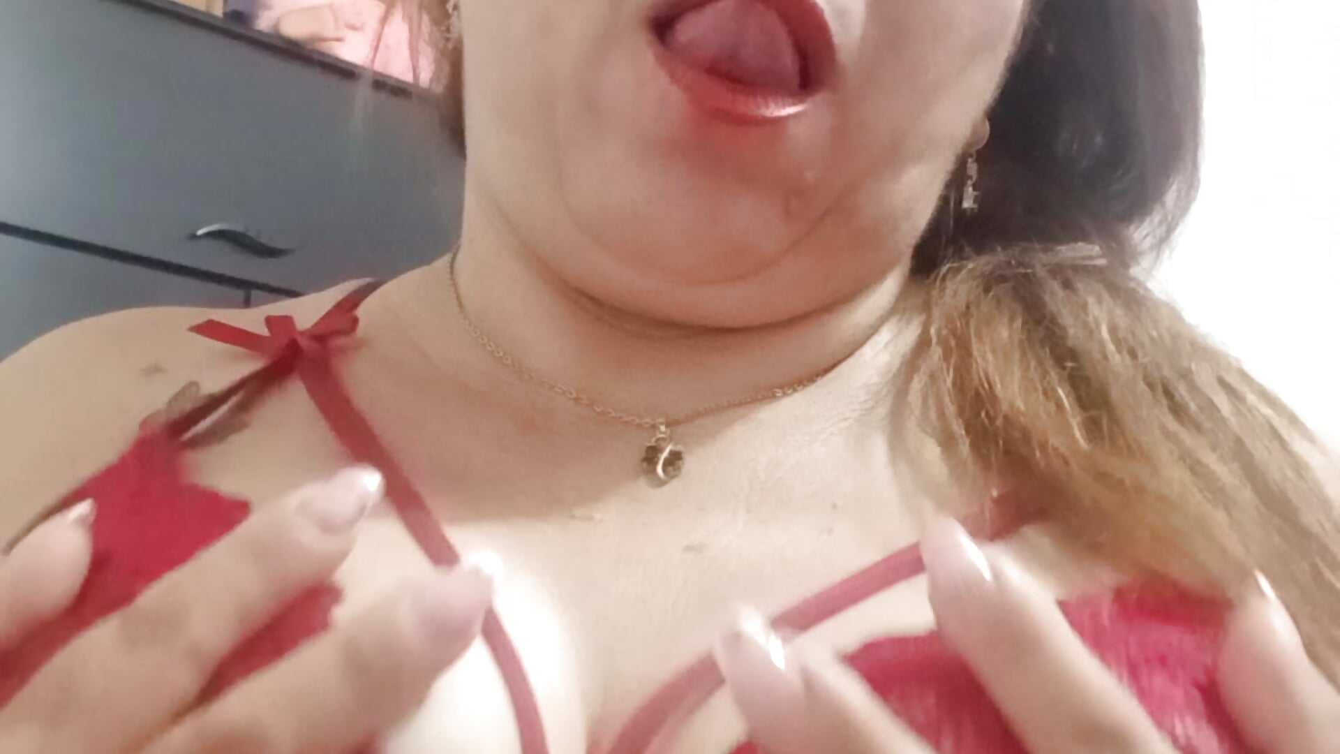 1000483795 - video by mirkalinsk cam model