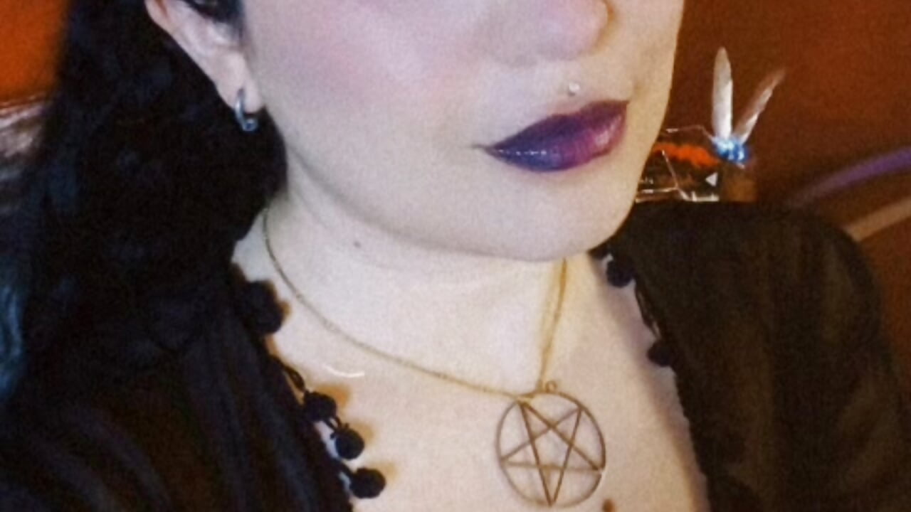 Happy Halloween - video by beyondsteel_ cam model