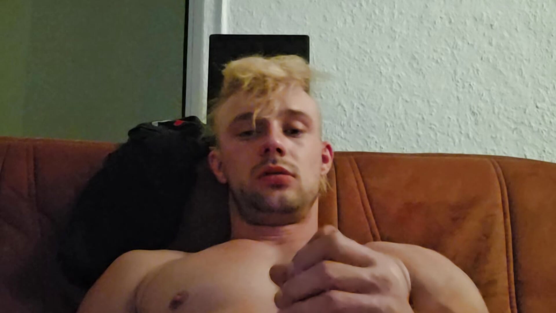 Horny und allein 😅 – video af YoungWildCook