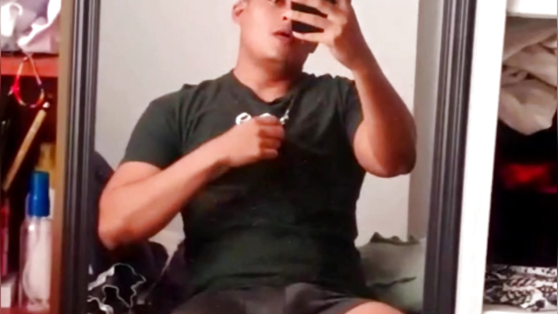 In the mirror - vidéo du modèle de showcams luigidickk